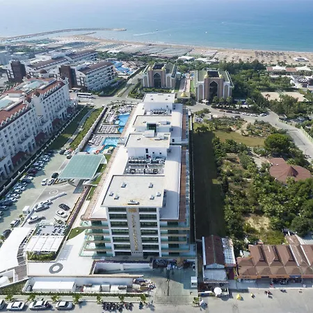 Sunport Szálloda 5*